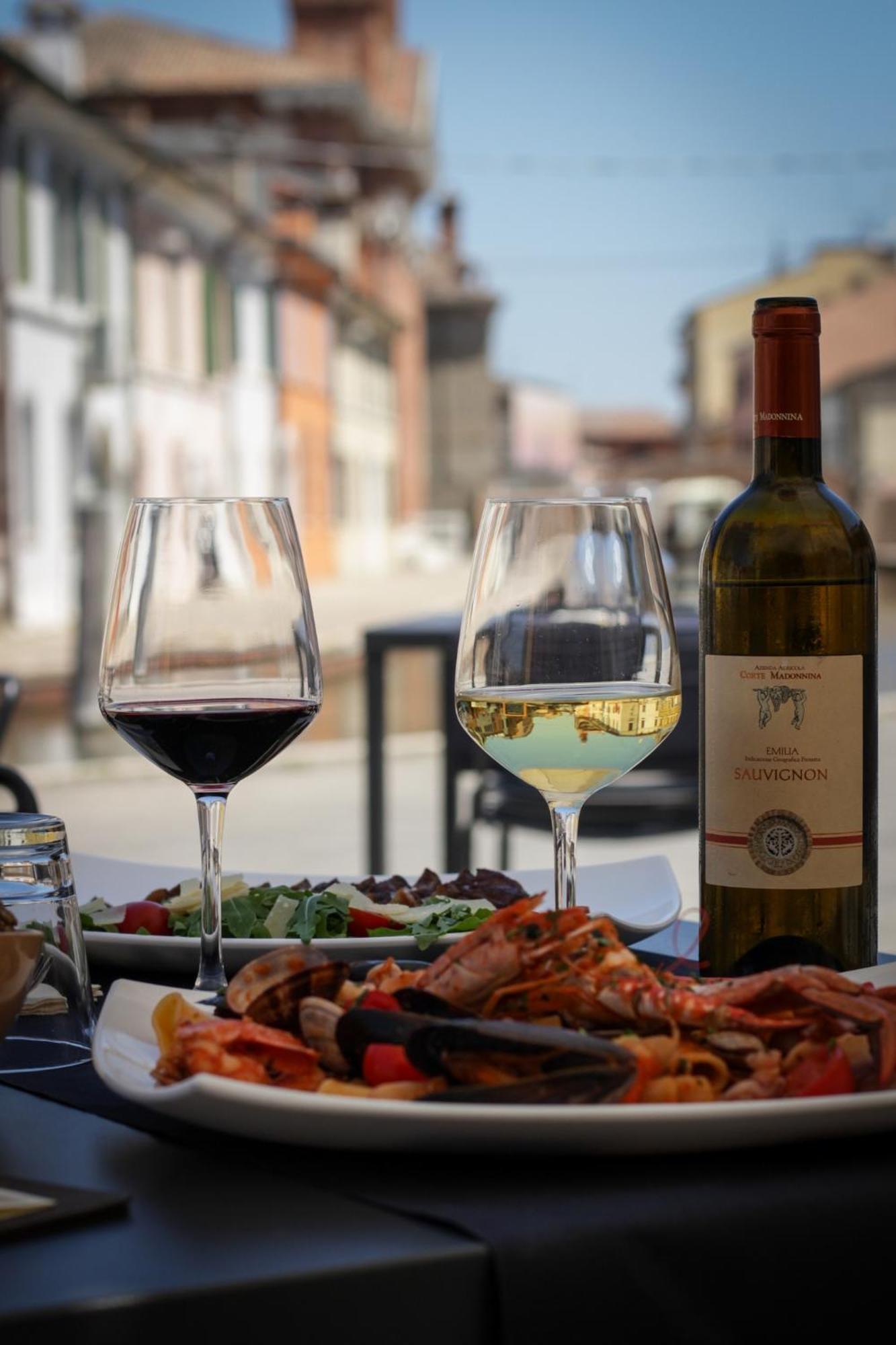 Locanda Del Delta Comacchio Bagian luar foto